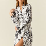 Della Cloud Jersey Banded Midi Robe in Illustré