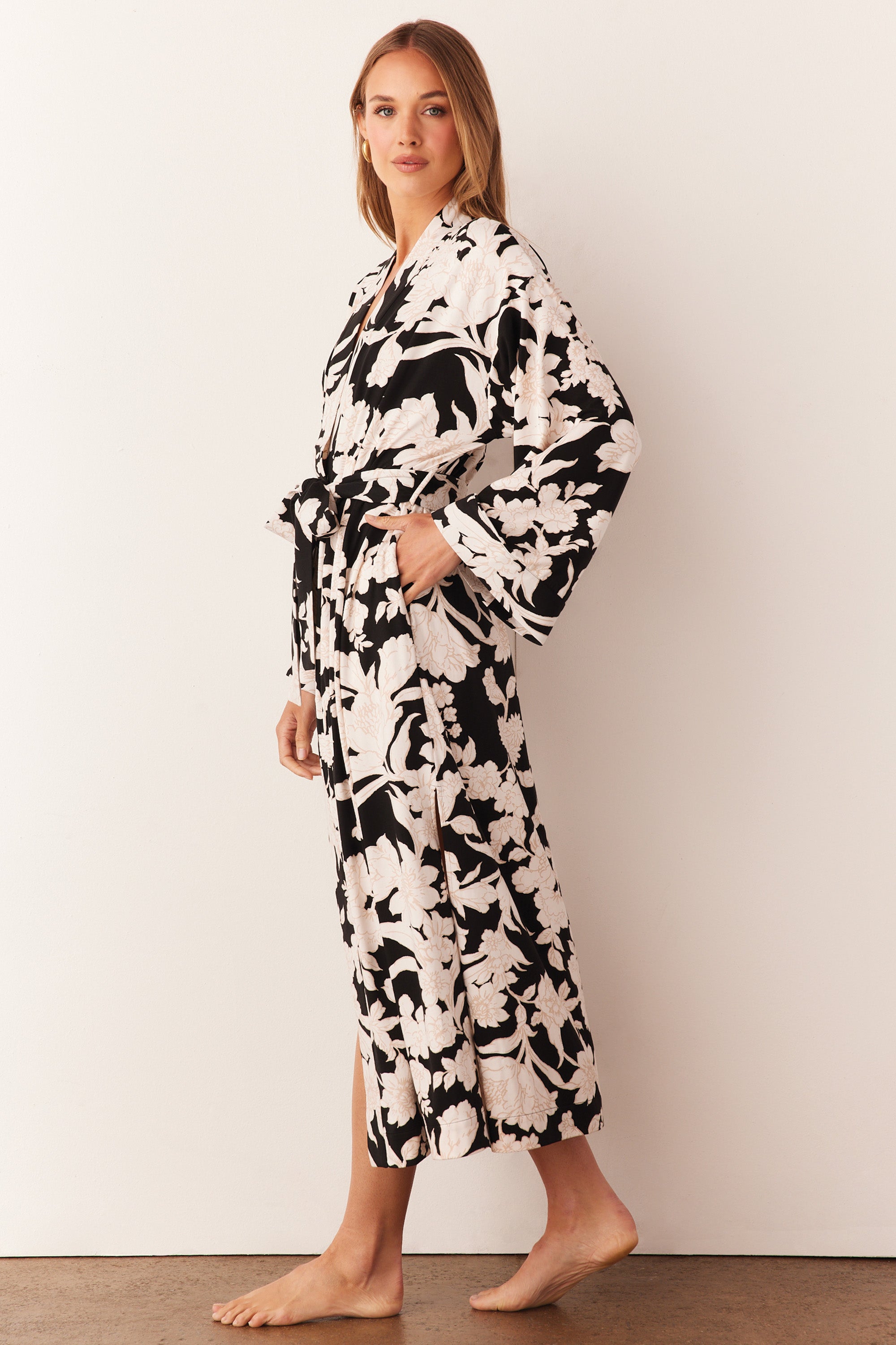 Load image into Gallery viewer, KAIA KIMONO ROBE | IVORY FLORAL
