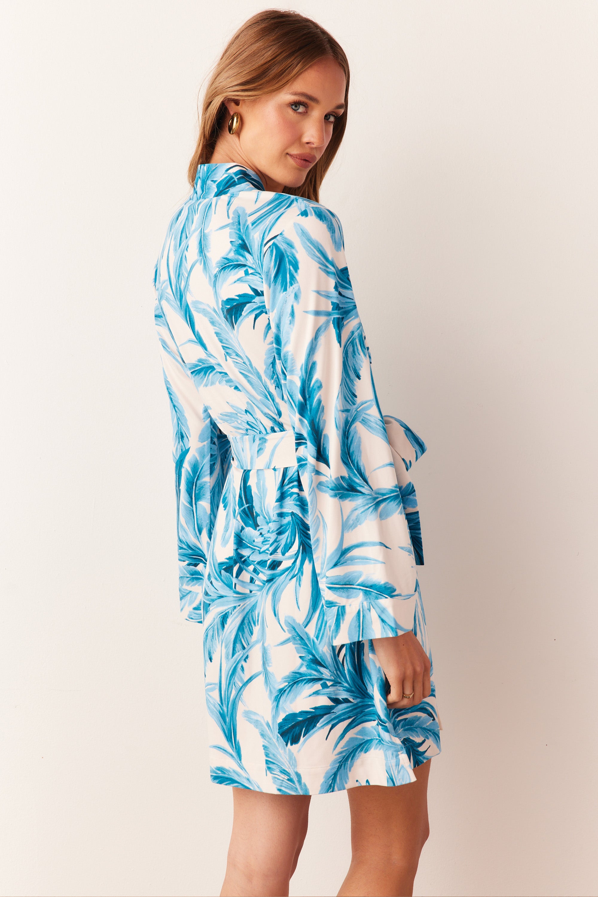 Load image into Gallery viewer, MEADOW CLASSIC SHORT ROBE | AZURE PALMS
