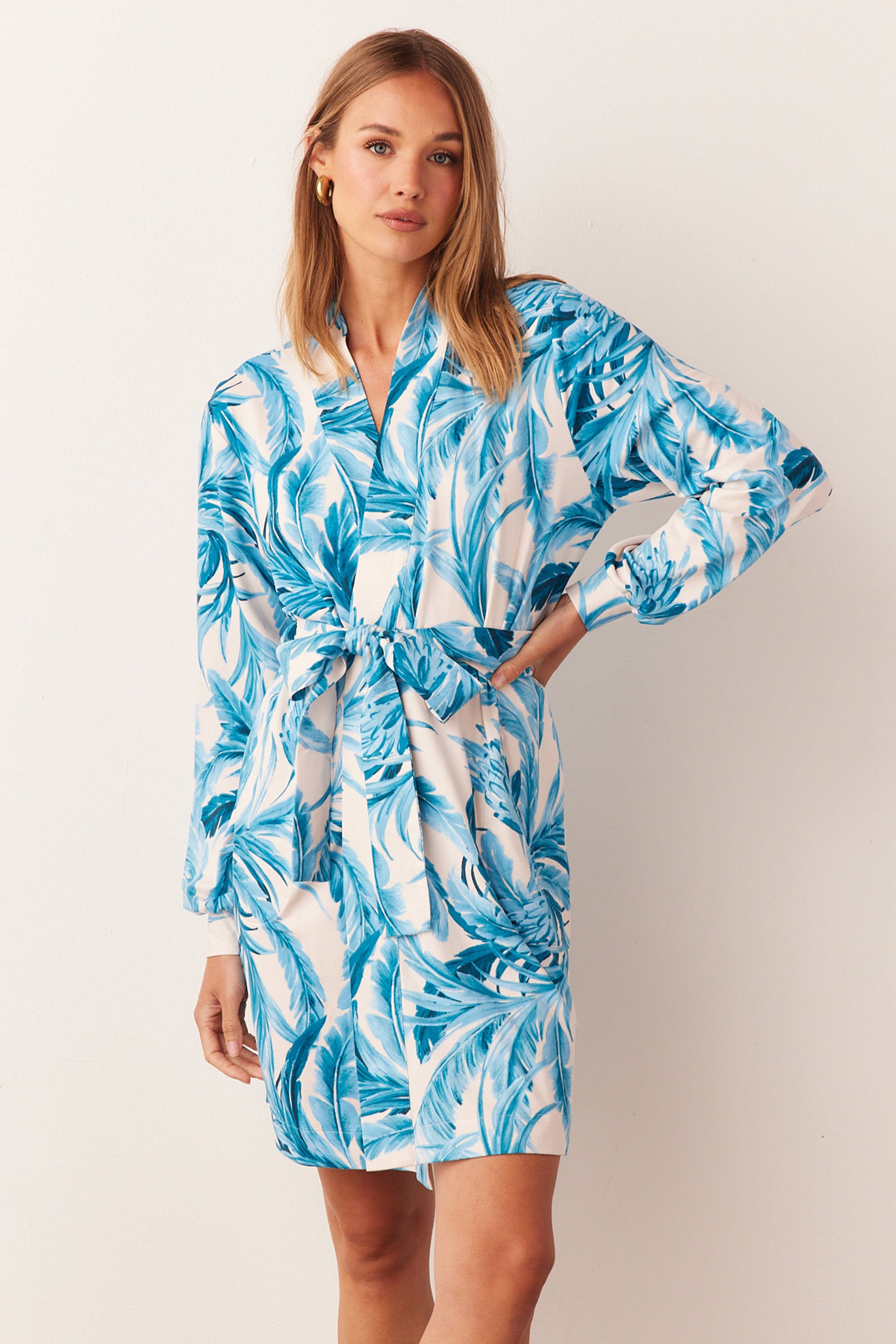 Load image into Gallery viewer, QUINN BANDED SHORT ROBE | AZURE PALMS
