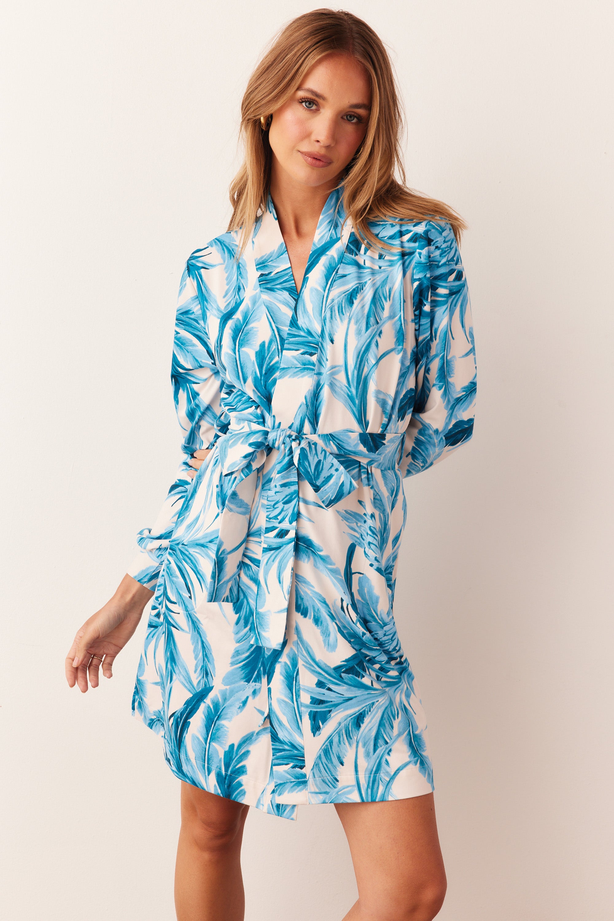 Load image into Gallery viewer, QUINN BANDED SHORT ROBE | AZURE PALMS
