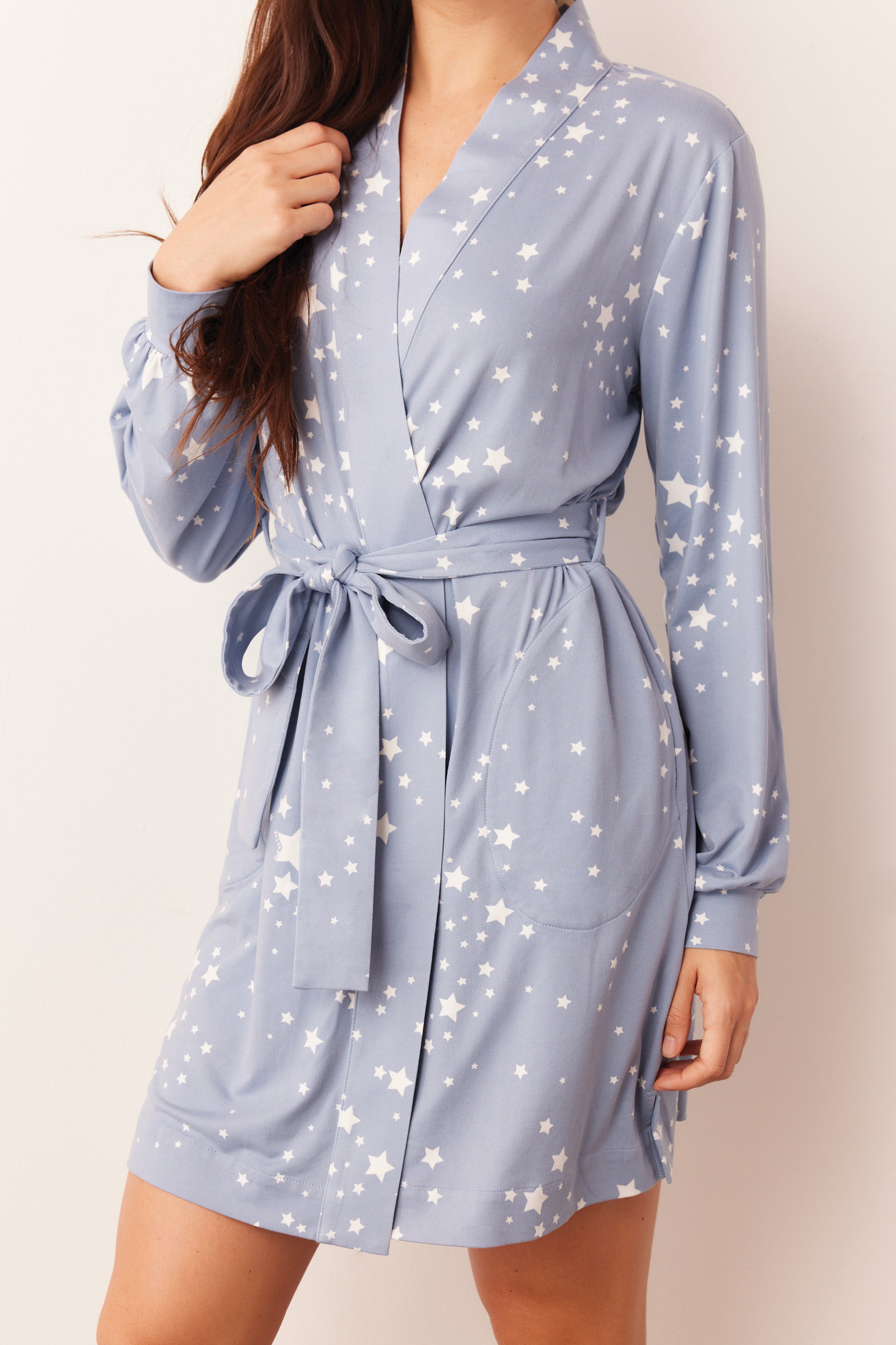 Load image into Gallery viewer, QUINN BANDED SHORT ROBE | LIGHT BLUE STARS

