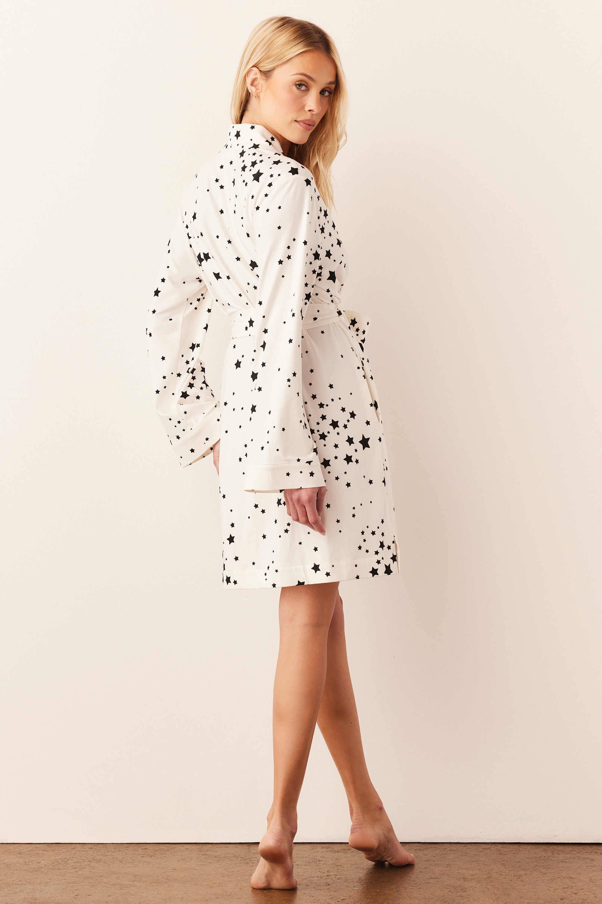 Load image into Gallery viewer, MEADOW CLASSIC SHORT ROBE | WHITE STARS
