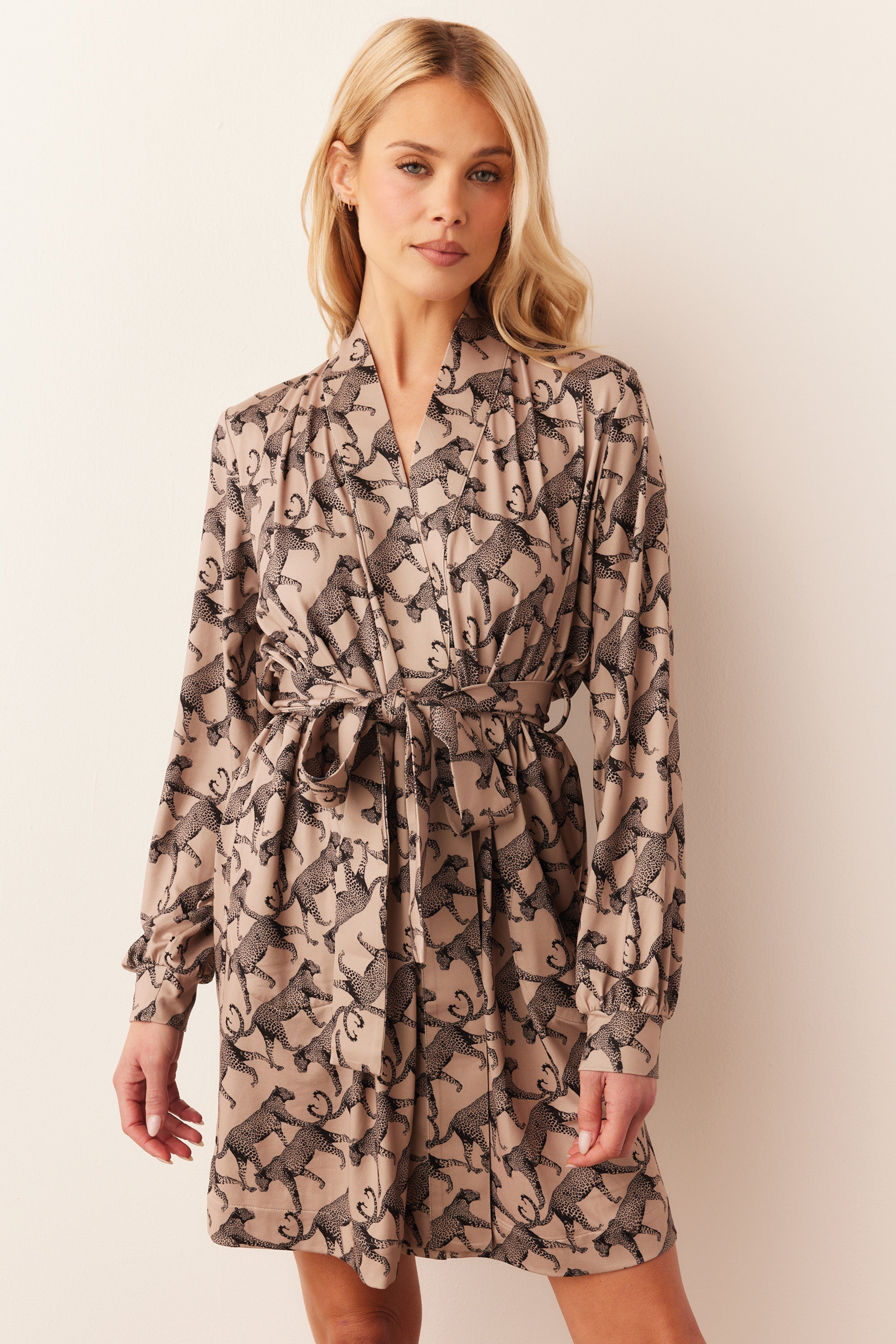 Load image into Gallery viewer, QUINN BANDED SHORT ROBE | CHAI
