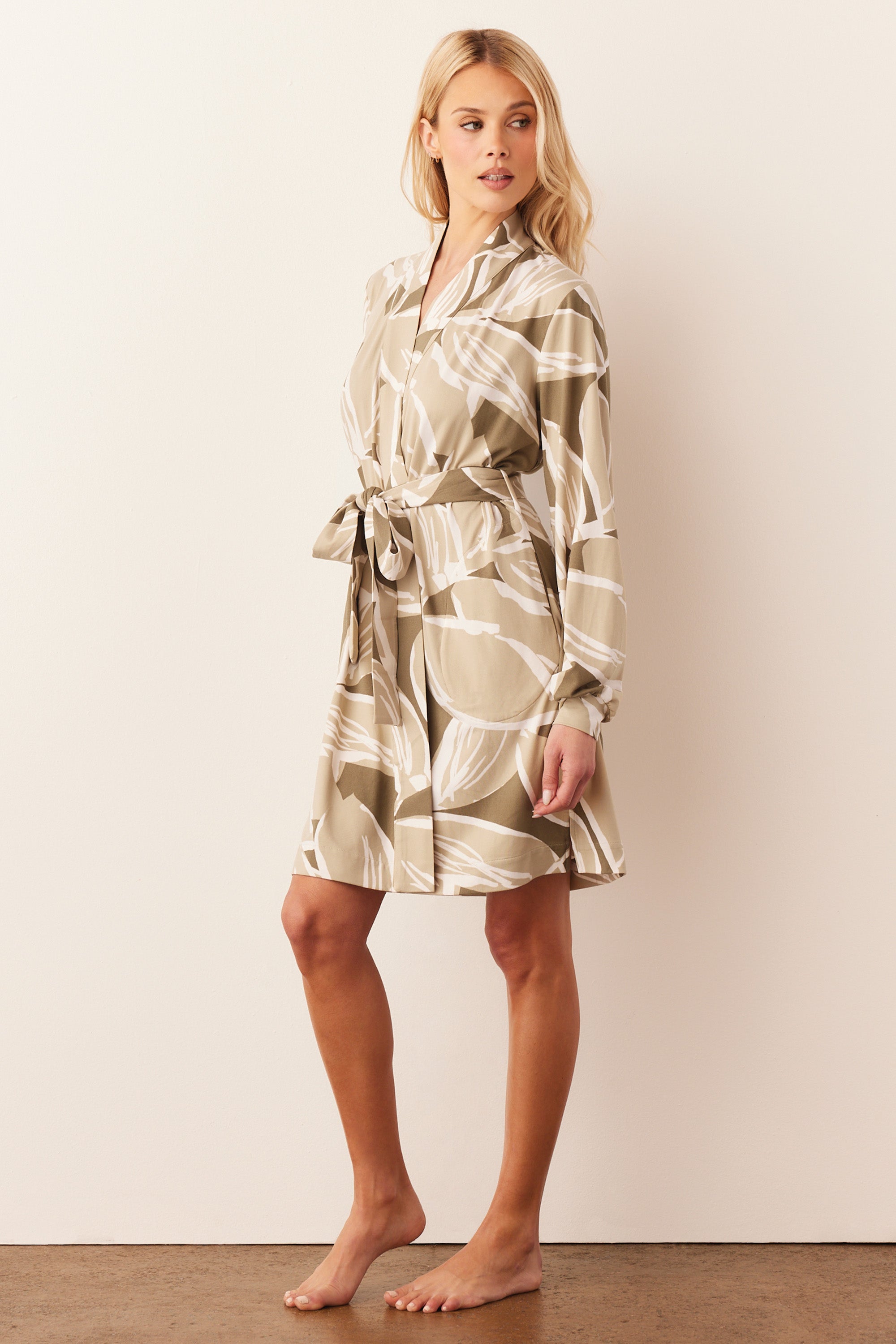 Load image into Gallery viewer, QUINN BANDED SHORT ROBE | FERN
