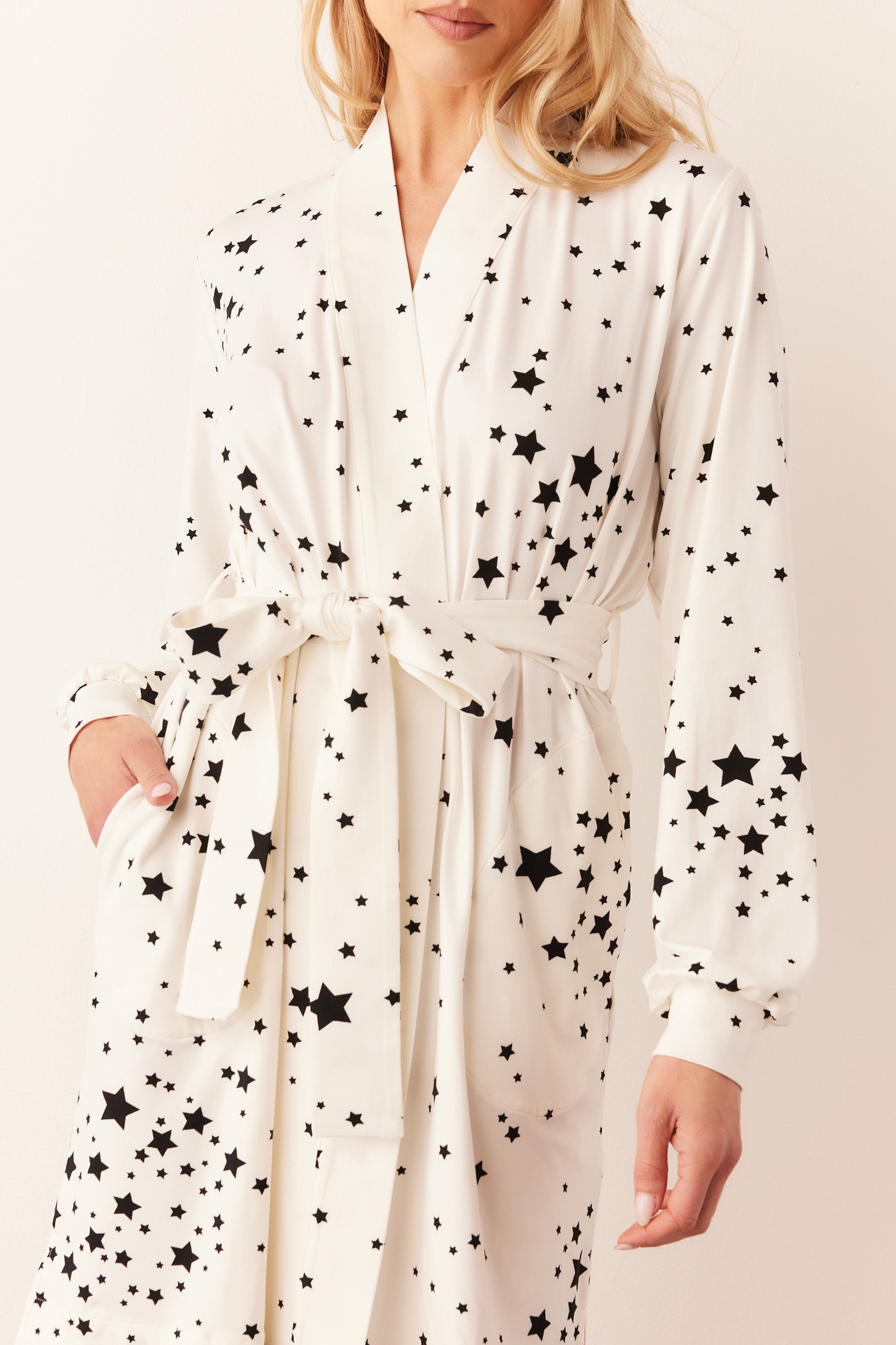 Load image into Gallery viewer, QUINN BANDED SHORT ROBE | WHITE STARS
