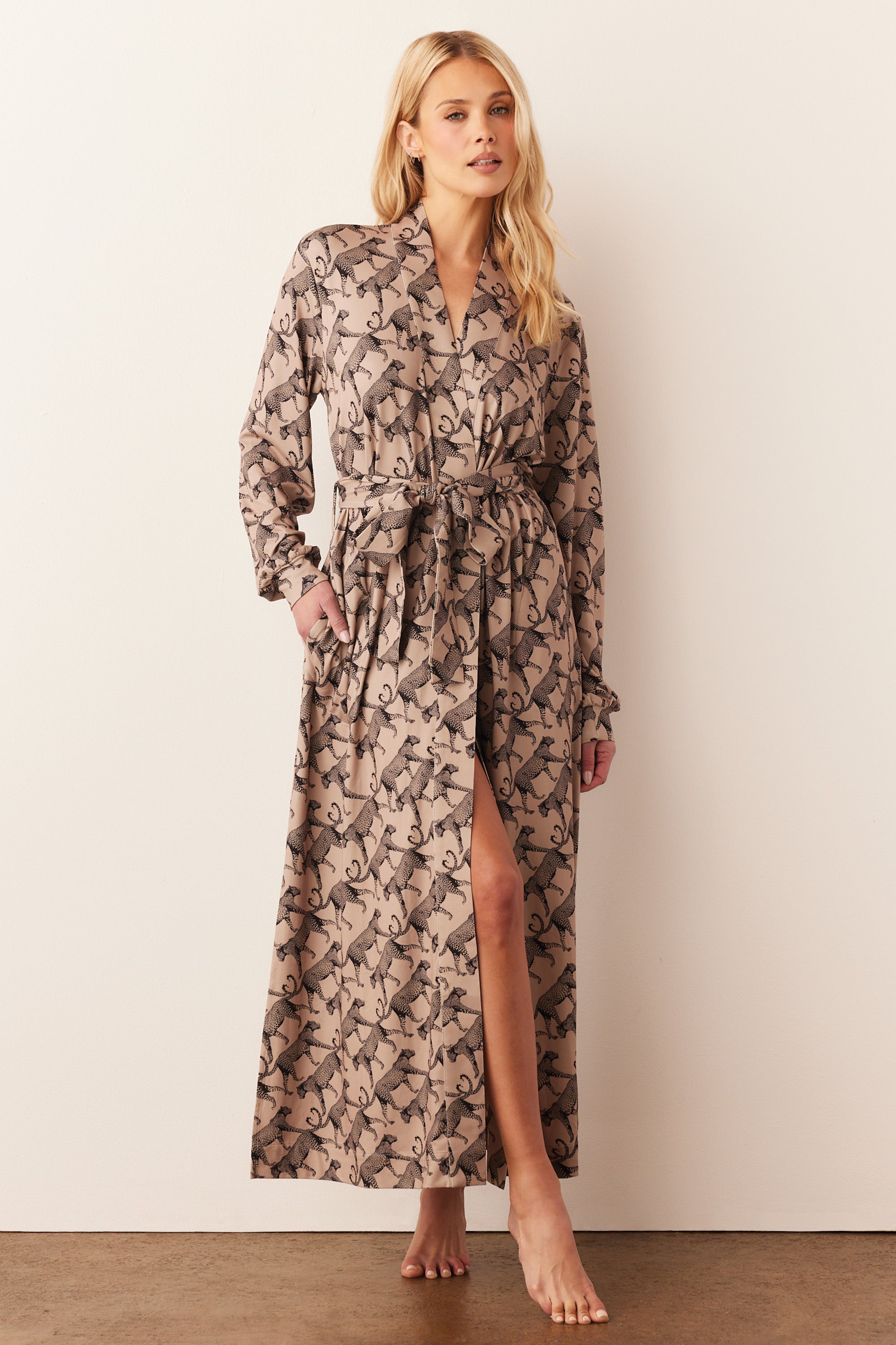 Load image into Gallery viewer, SKYLER BANDED LONG ROBE | CHAI
