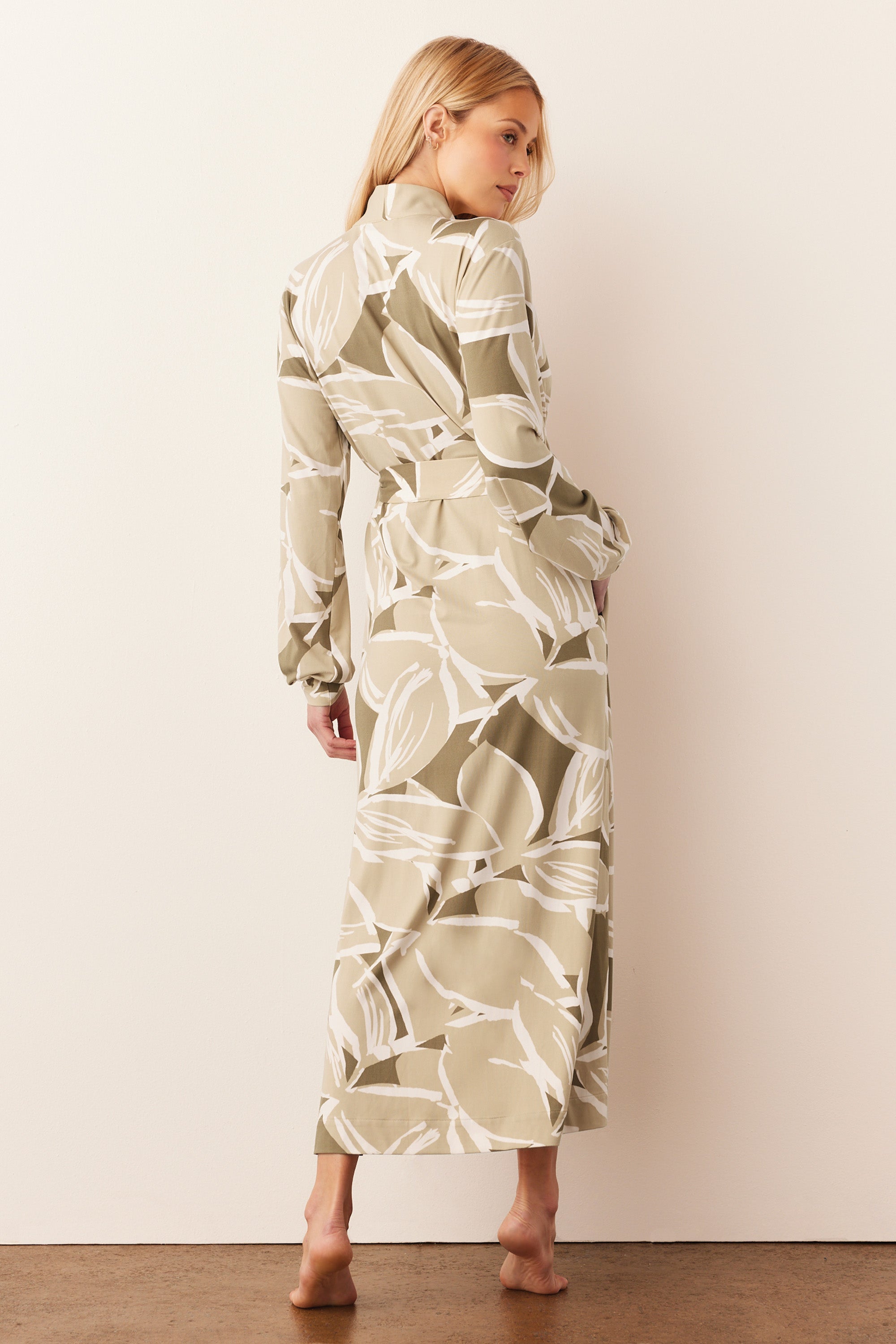 Load image into Gallery viewer, SKYLER BANDED LONG ROBE | FERN

