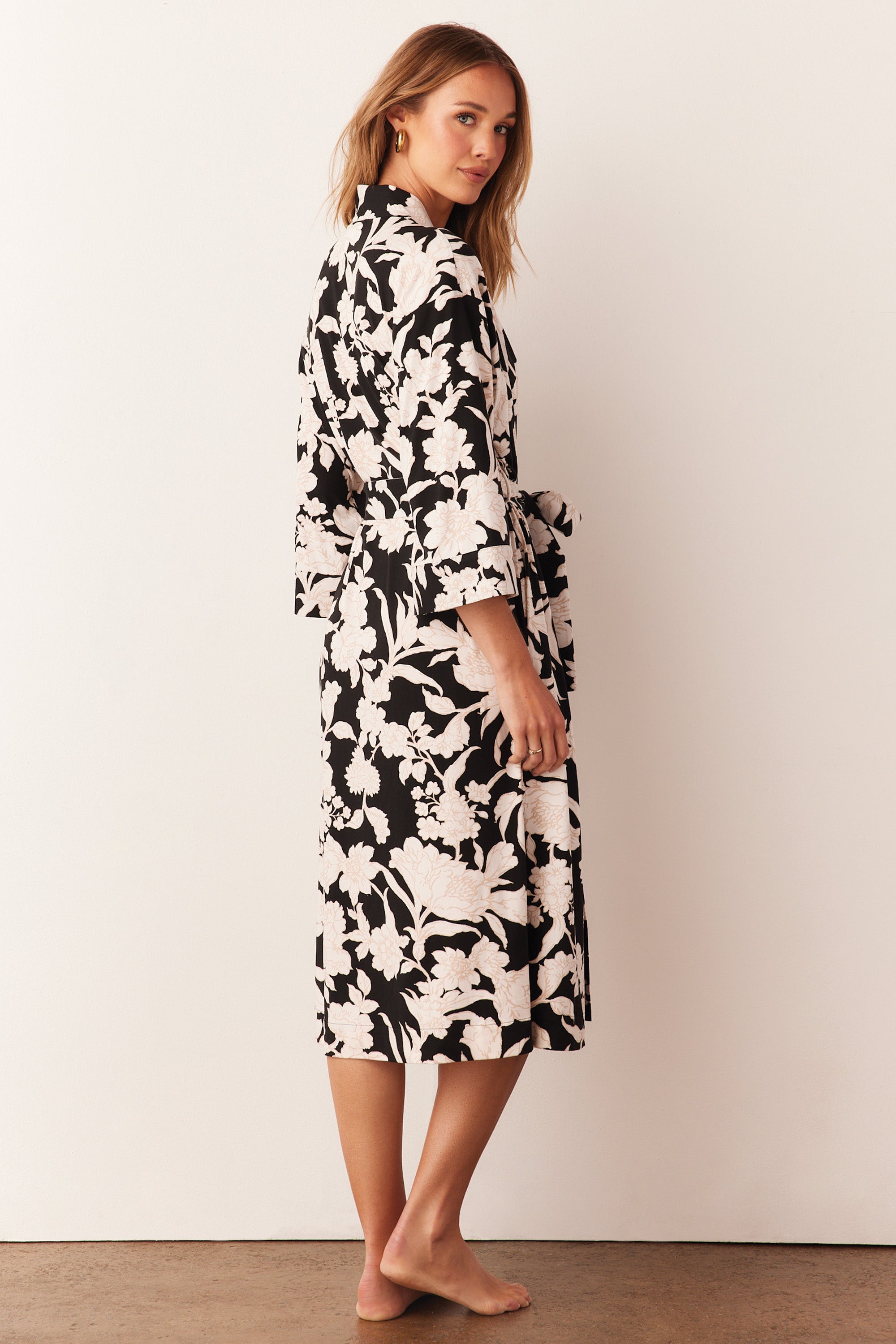Load image into Gallery viewer, VERA MIDI ROBE | IVORY FLORAL
