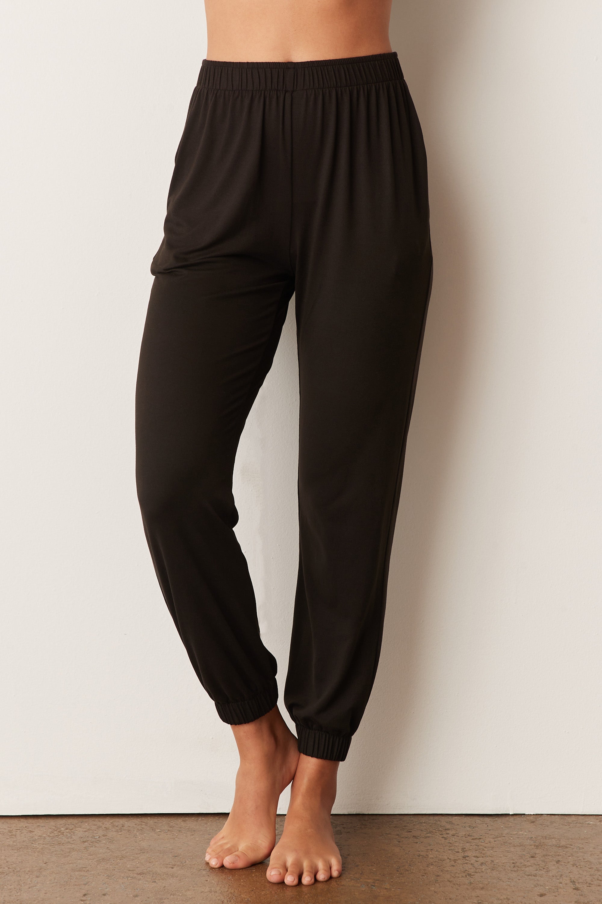 Load image into Gallery viewer, JENNA JOGGER | SOLID BLACK
