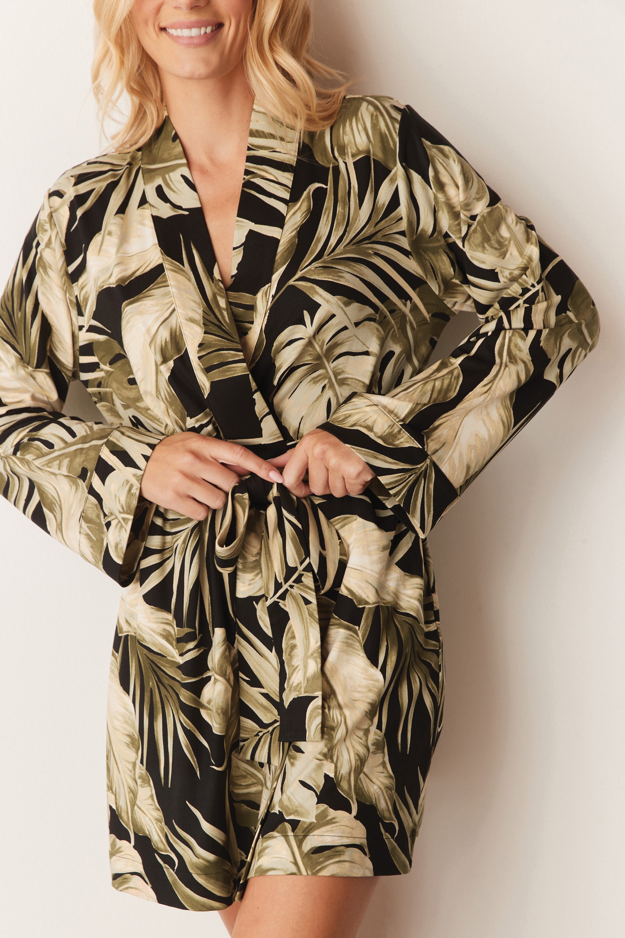 Load image into Gallery viewer, MEADOW CLASSIC SHORT ROBE | MIDNIGHT PALMS

