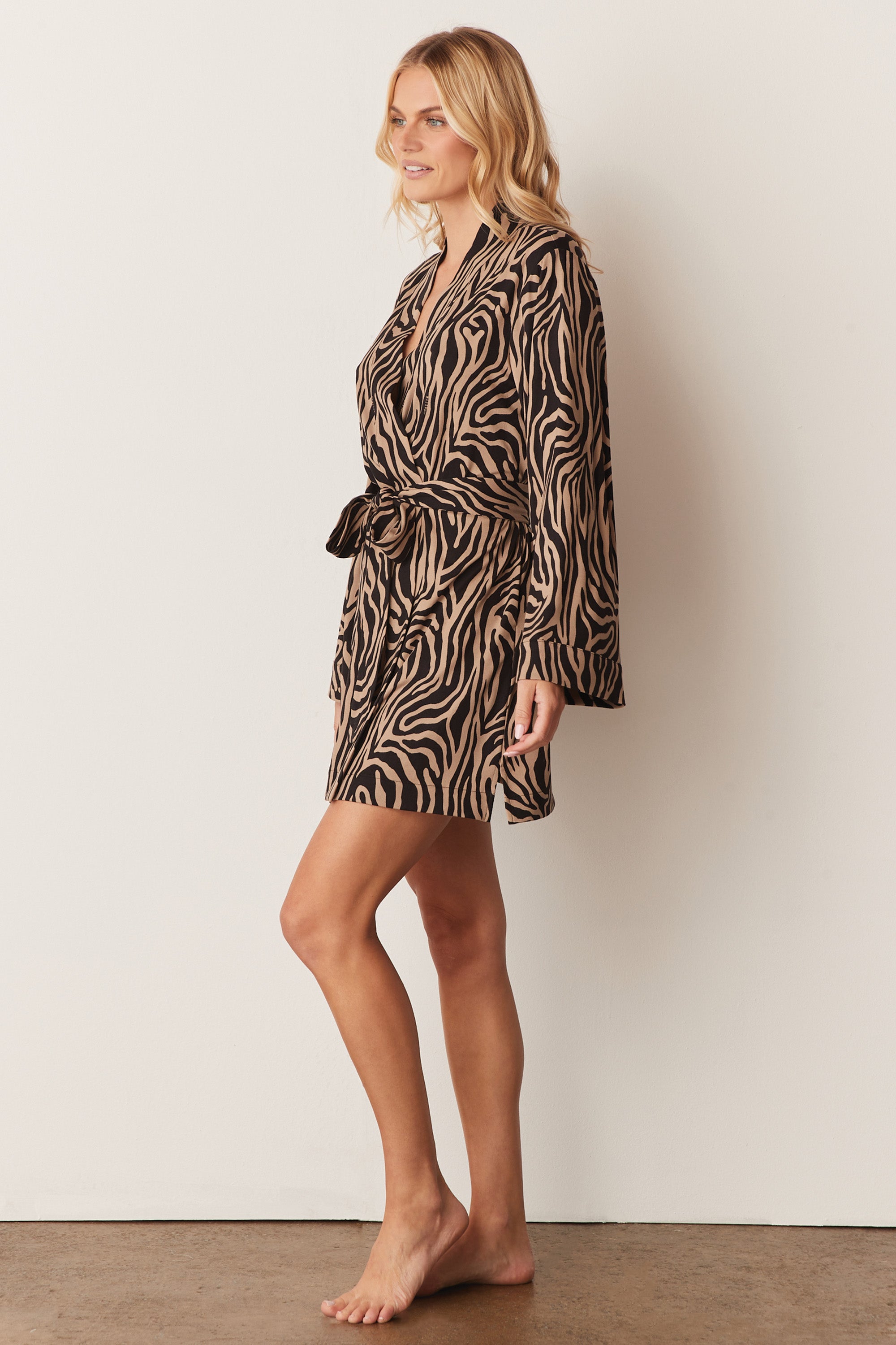 Load image into Gallery viewer, MEADOW CLASSIC SHORT ROBE | ZEBRA
