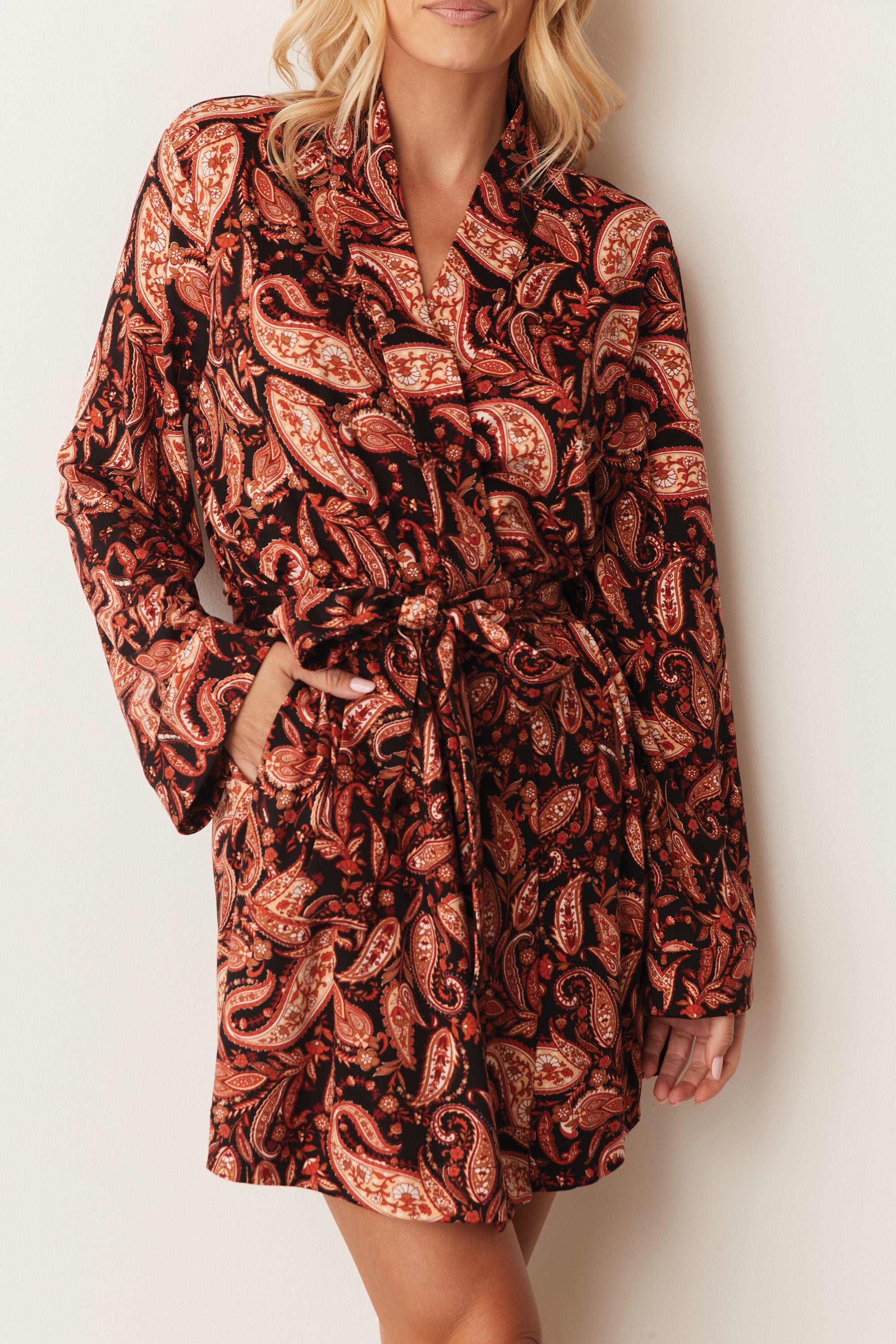 Load image into Gallery viewer, MEADOW CLASSIC SHORT ROBE | PAISLEY
