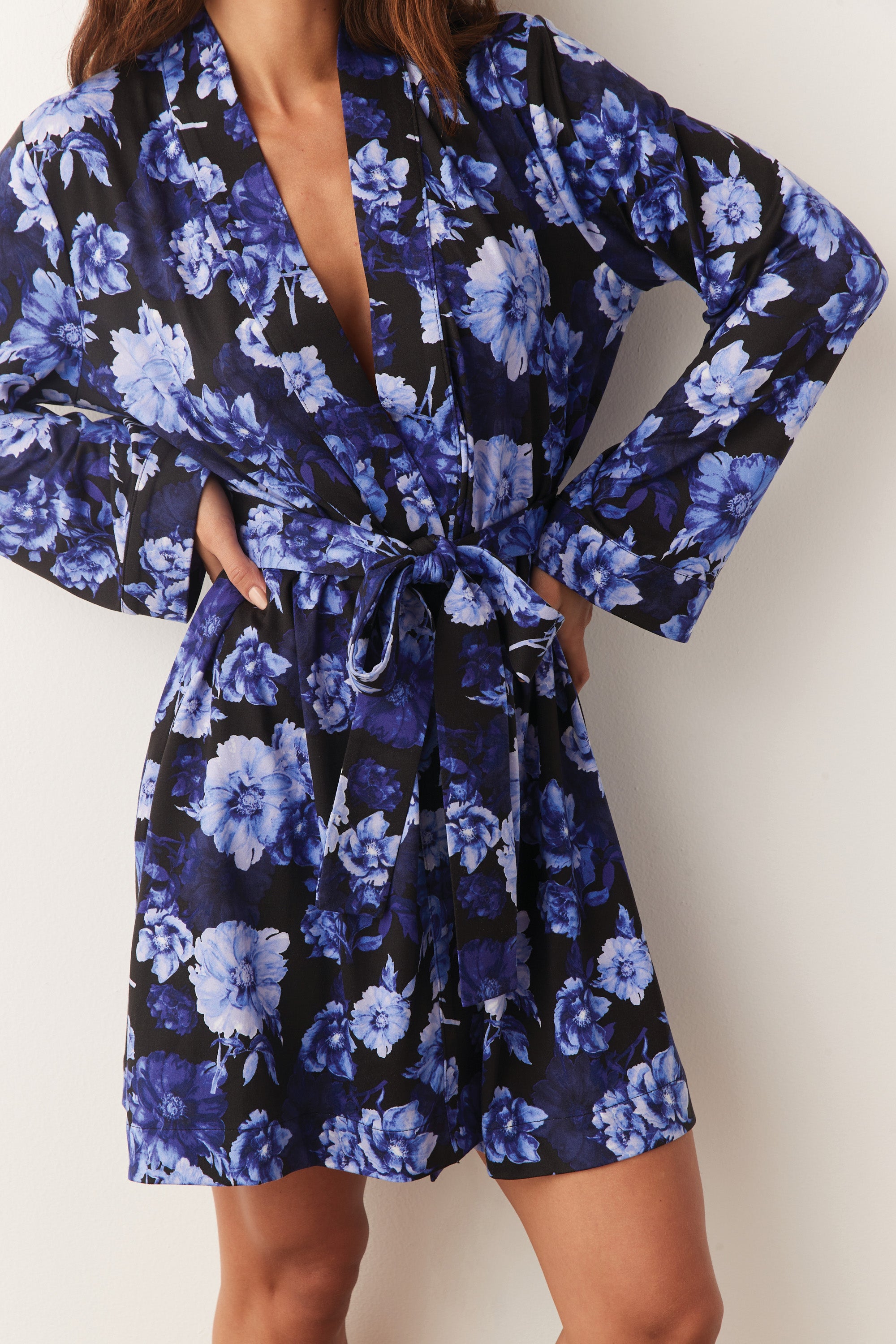 Load image into Gallery viewer, alice+oliva x masongrey MEADOW CLASSIC SHORT ROBE | DREAM FLORAL
