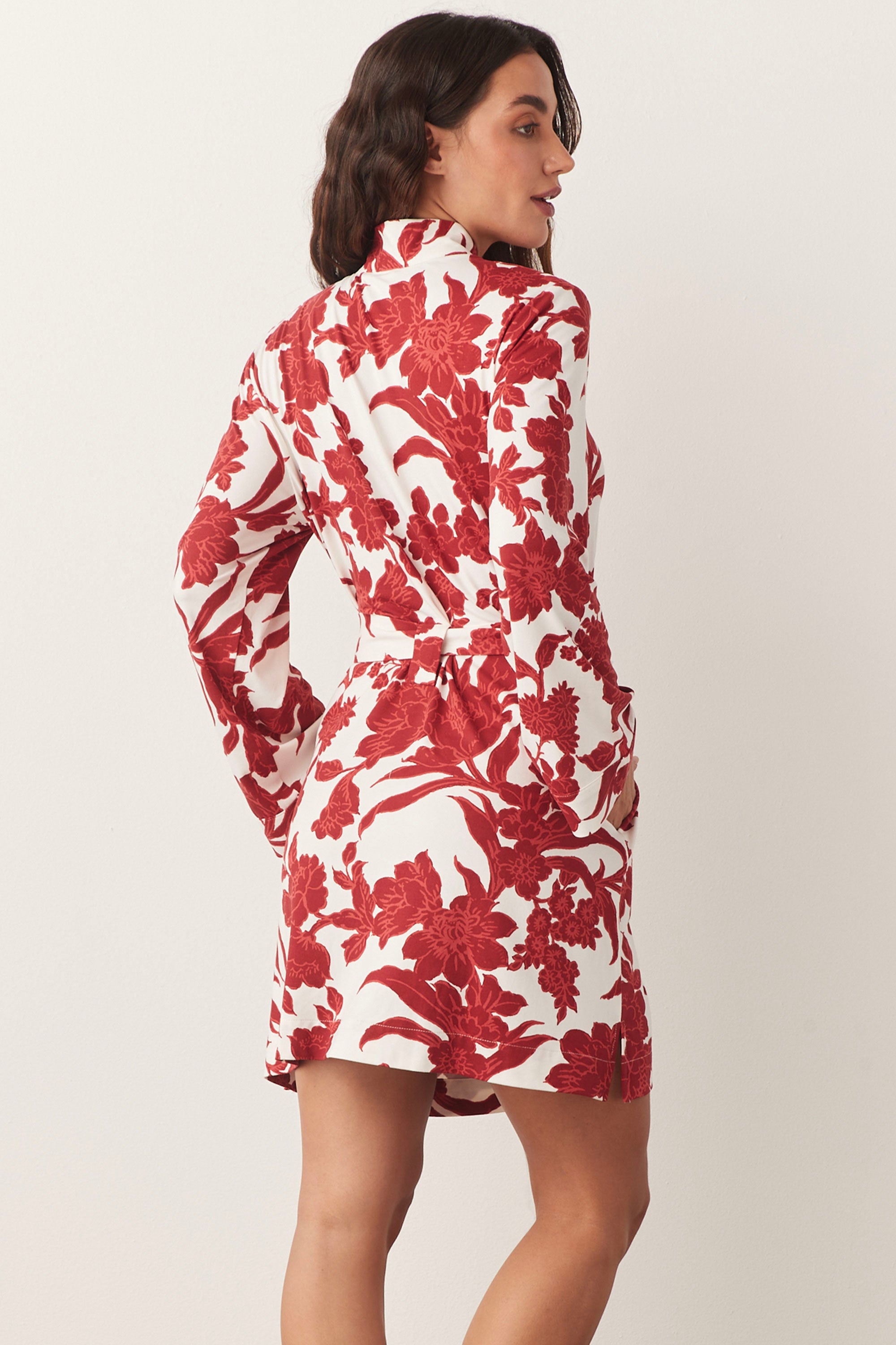 Load image into Gallery viewer, MEADOW CLASSIC SHORT ROBE | SCARLET FLORAL
