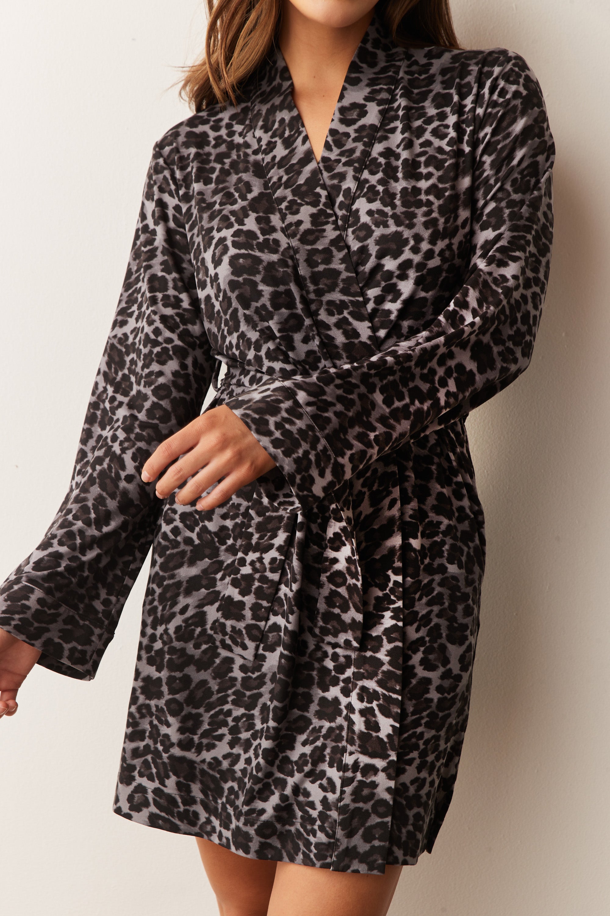 Load image into Gallery viewer, MEADOW CLASSIC SHORT ROBE | JAGUAR
