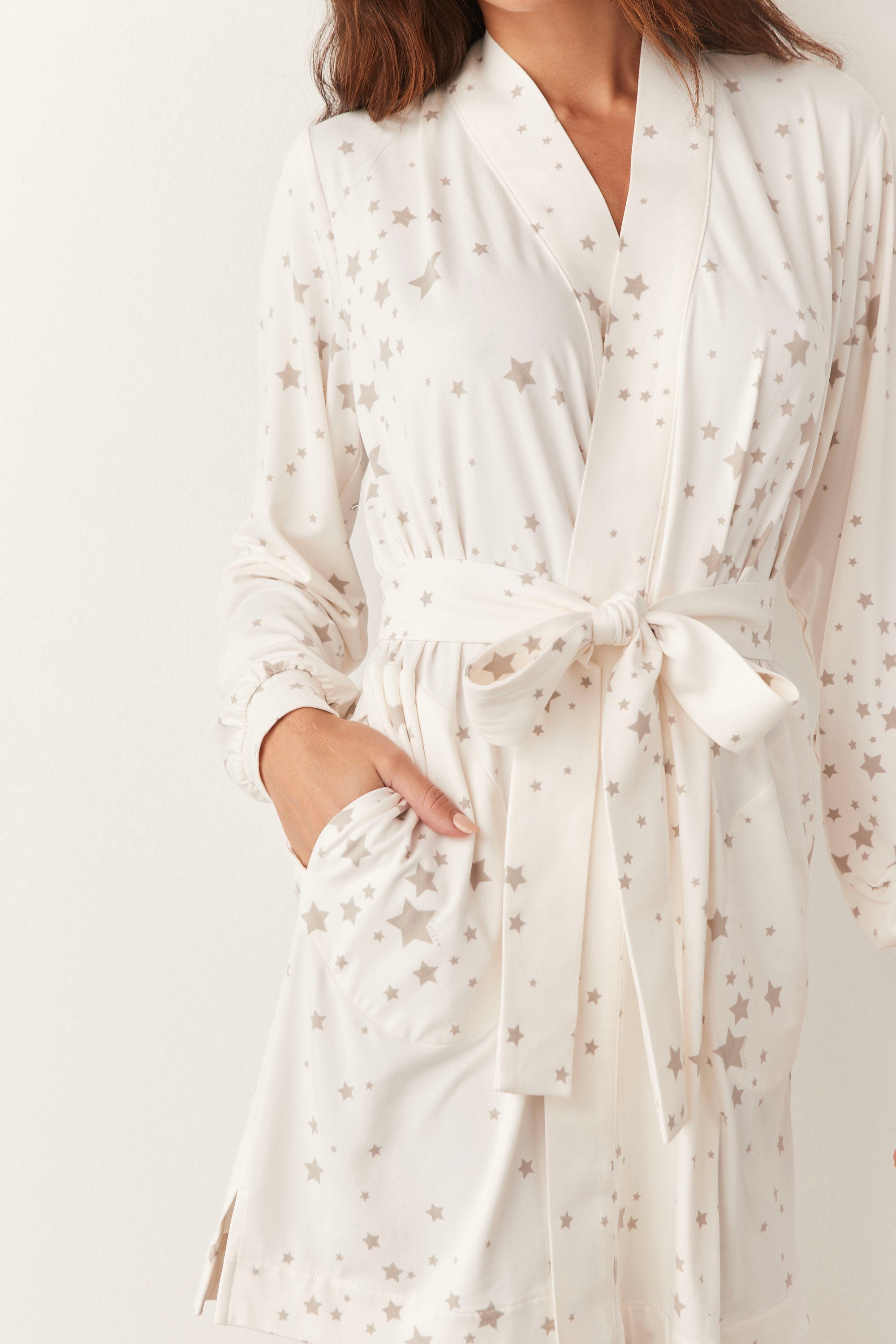 Load image into Gallery viewer, QUINN BANDED SHORT ROBE | TAUPE STARS
